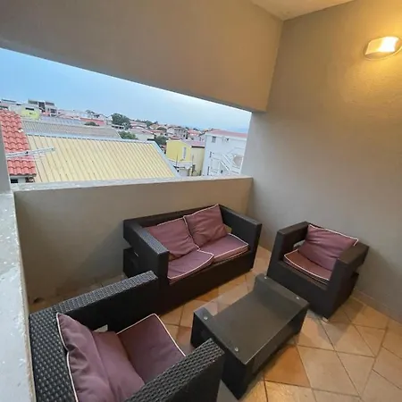 Lily Apartment Vir