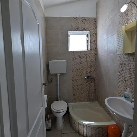 Lily Apartment Vir