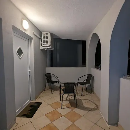 Apartment Lily Vir