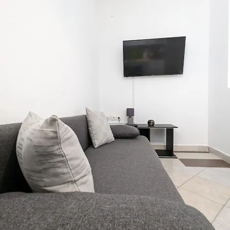 Lily Apartment Vir